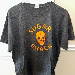 Sugar Shack Halloween Charcoal Tee with Orange Skull Design Size Large